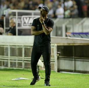 Fernando Lázaro avalia vitória do Corinthians e explica escolha por Romero na ausência de Yuri