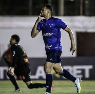 Com três de Gilberto, Cruzeiro goleia Villa Nova-MG e assume liderança do grupo