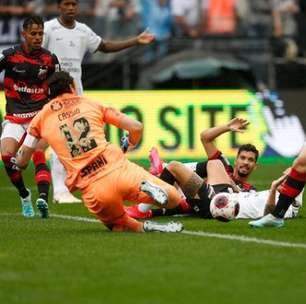 Cássio lamenta eliminação do Corinthians e busca crescimento nas próximas competições