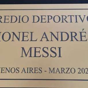 Lionel Messi é homenageado pela AFA e nomeia CT da seleção argentina em Ezeiza