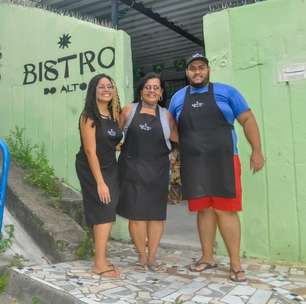 Restaurante faz sucesso em escadaria da periferia do Recife