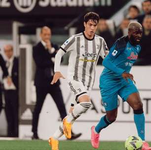 Napoli marca no fim, vence Juventus e aumenta vantagem na liderança do Italiano