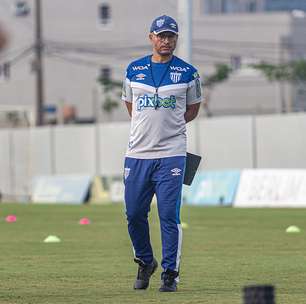 Avaí anuncia saída do técnico Alex após derrota contra o Vila Nova na Série B