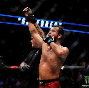 Pai de ex-lutador do UFC é detido por tentativa de homicídio com arma de fogo