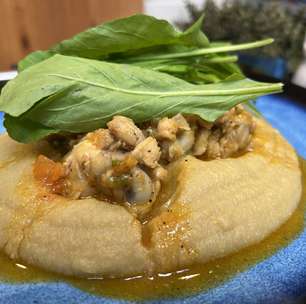 Frango ensopado com polenta cremosa para o Dia das mães!