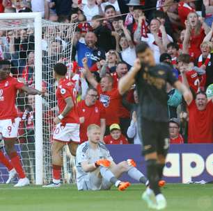 Arsenal perde para o Nottingham Forest, e Manchester City conquista tricampeonato inglês