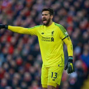 Alisson é eleito melhor jogador do Liverpool na temporada