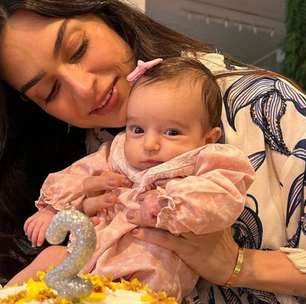 Thaila Ayala comemora os 2 meses da filha, Tereza