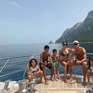 Cristiano Ronaldo curte férias com Georgina Rodríguez e os filhos após rumores de separação