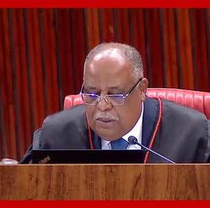 Em julgamento no TSE, relator vota por condenar e tornar Bolsonaro inelegível