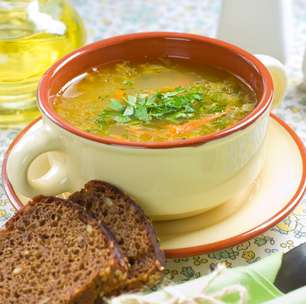5 receitas de sopa detox para fazer em casa