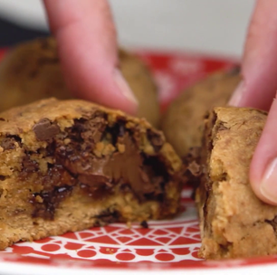 Cookie: veja como fazer como fazer mais crocante e com recheio