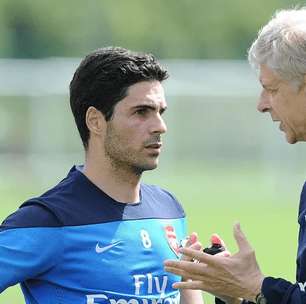 Mikel Arteta revela inspiração em Arsène Wenger no comando do Arsenal: "Aprendi muito com ele"
