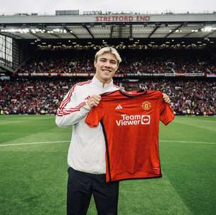 Manchester United anuncia a contratação do atacante Rasmus Hojlund