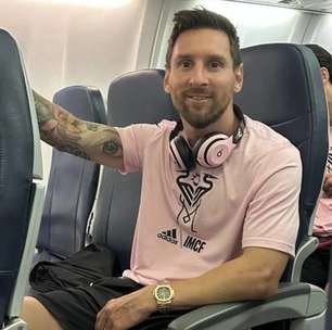 Após garantir classificação do Inter Miami, Messi posta foto em voo na classe econômica e viraliza