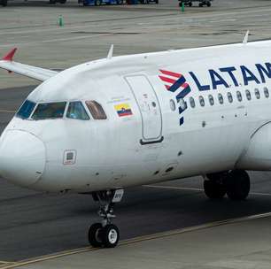 Passageira é retirada de voo e publica ataques raciais contra comandante da Latam
