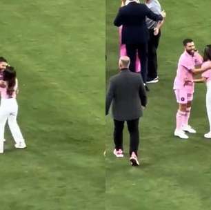 Mulher de Messi confunde marido em comemoração e quase beija colega de time