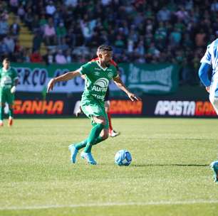 Jogador da Chapecoense bate recorde em jogo da Série B e supera Mbappé e Bale