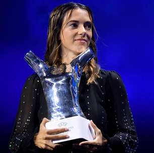 Craque espanhola ganha prêmio e condena assédio de cartola: 'Não podemos permitir abuso de poder'