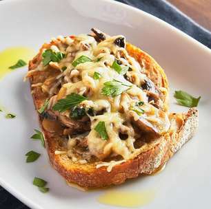 Faça bruschetta de cogumelos Paris para servir nos jantares especiais na sua casa