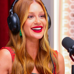 Marina Ruy Barbosa grava podcast com vestido de R$ 1,2 mil