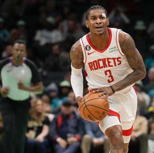 Jogador da NBA é preso após invadir quarto de hotel e agredir a namorada nos EUA
