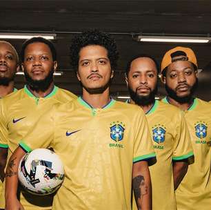 Bruno Mars veste camisa da seleção brasileira após shows no The Town