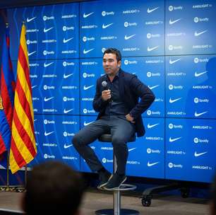 Deco 'anuncia' renovação de Xavi e de duas joias da base do Barcelona: "Estão encaminhadas"