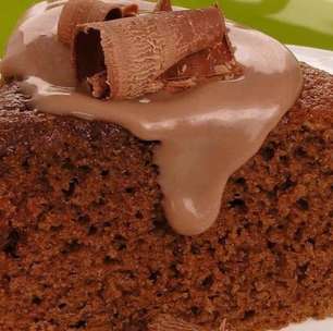 Bolo de chocolate com calda: experimente receita infalível