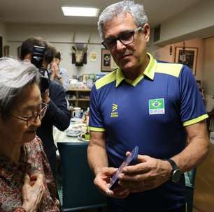 Em Tóquio, Zé Roberto Guimarães encontra viúva do lendário treinador japonês Yasutaka Matsudaira