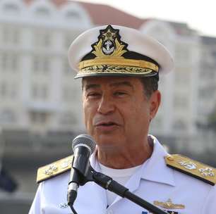 Marinha entende que revelações de Cid sobre ex-comandante 'não trazem indícios de crime militar'