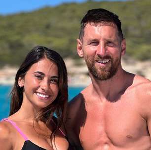 Mulher de Lionel Messi posa de fio-dental na praia e causa alvoroço: "Linda"