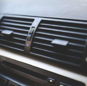 Ar-condicionado do carro não tá dando conta? Essas 3 técnicas ajudam