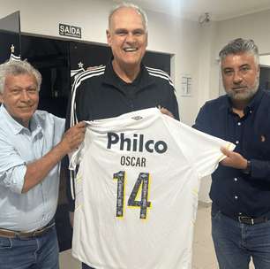 Oscar Schmidt dá palestra motivacional ao elenco do Santos antes de duelo com o Vasco