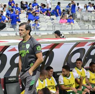Bustos explica troca de Benítez no intervalo e afirma sobre clássico: 'Me parece que fomos melhores do que eles'