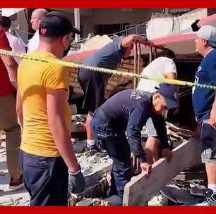 Vídeo mostra o momento em que teto de igreja desaba no México