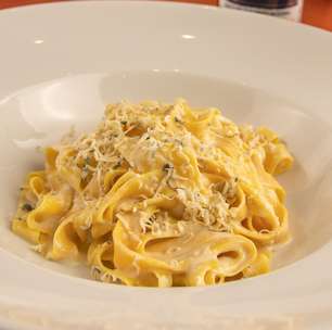 Fettuccine com molho trufado que fica pronto já