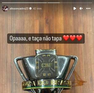 Após comemoração de Romero, Alisson publica foto do troféu da Copa do Brasil e diz: "É taça e não tapa"