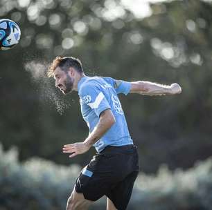 Matías Viña, ex-Palmeiras, e Sergio Rochet, do Inter, treinam pelo Uruguai e devem jogar contra o Brasil