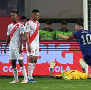 Sem sustos e com dois gols de Messi, Argentina vence Peru nas Eliminatórias da Copa