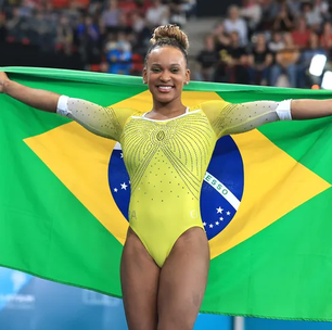 Rebeca Andrade ganha ouro e é reverenciada pelas rivais; veja como foi o salto