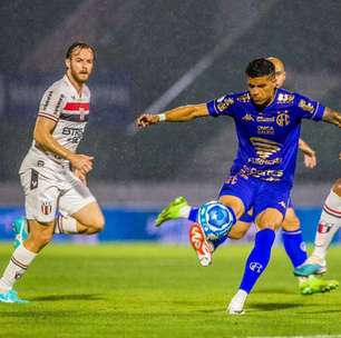 Com um a menos, Guarani perde para o Botafogo-SP e se afasta do G4 da Série B