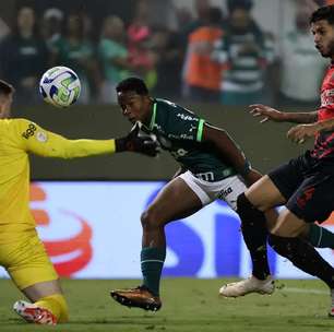 Com golaço de Endrick, Palmeiras bate Athletico-PR e iguala pontuação do líder Botafogo
