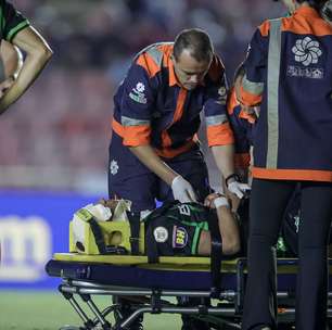 América x Atlético-MG: Rubens e Rodriguinho têm choque de cabeça e são levados ao hospital; times atualizam caso