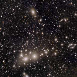 Destaque da NASA: aglomerado de galáxias Perseu na foto astronômica do dia