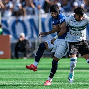 Coritiba vence o Cruzeiro com gol no fim em partida marcada por invasão das torcidas