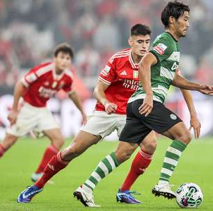 Benfica vira com gols nos acréscimos e é novo líder do Português