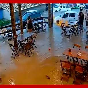 Tsunami meteorológico: veja o momento em que água do mar avança sobre praia em SC