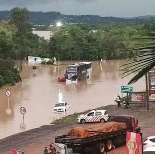 Após temporal, SC tem alagamentos, casas destelhadas, rodovias interditadas e duas mortes