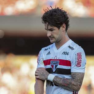 Santos retoma interesse em Alexandre Pato após tentativas frustradas